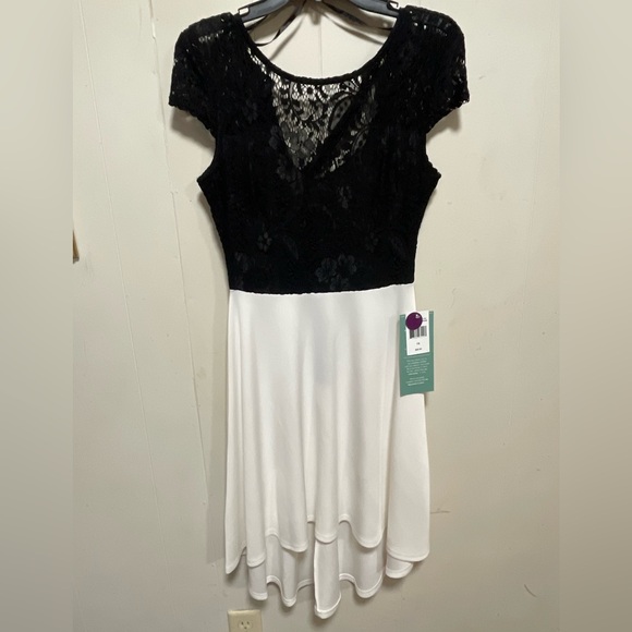 B. Smart dress 7/8 - Picture 2 of 12